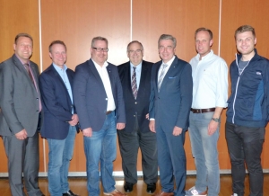 Bürgermeister Rüdiger Heß (dritter von rechts) mit der Führungsspitze der Frankenberger CDU (v.l.n.r.): Erster Stadtrat Thomas Rampe, stellv. Fraktionsvorsitzender Henning Scheele, Stadtverordnetenvorsteher Rainer Hesse, Bundestagsabgeordneter Bernd Siebert, Vorsitzender Thomas Müller und JU-Vorsitzender Johannes Müller.